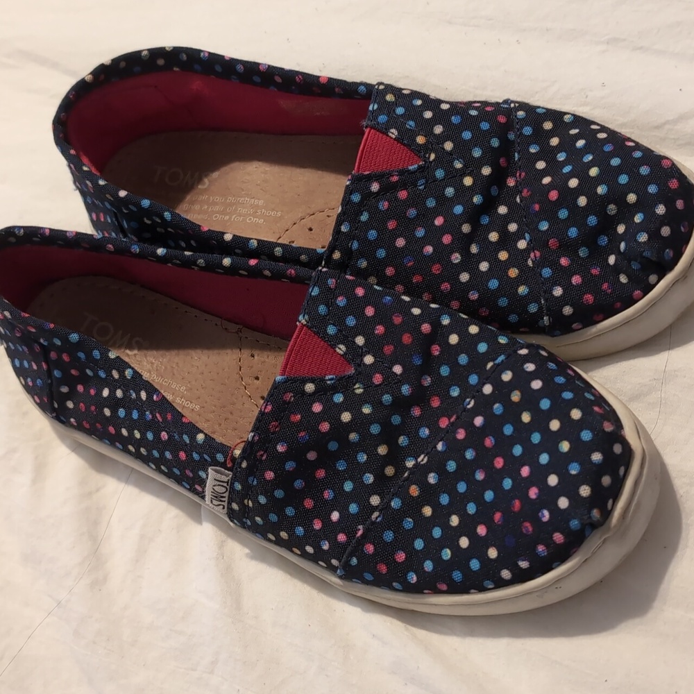 Kids Toms slip ons, size 4